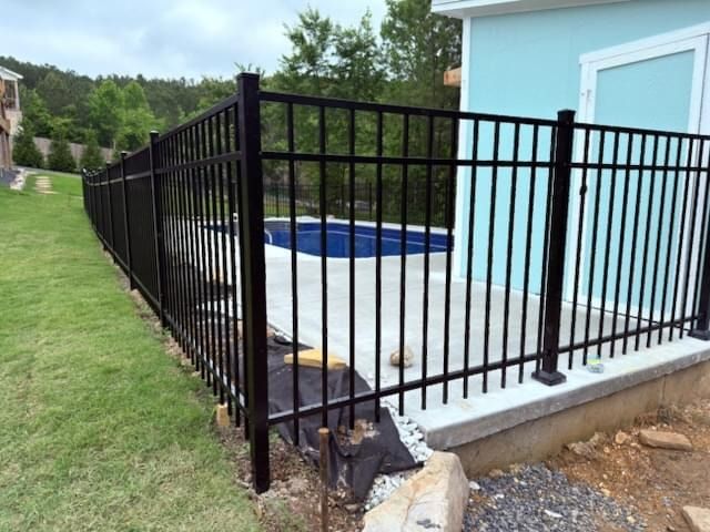Black aluminum pool fence